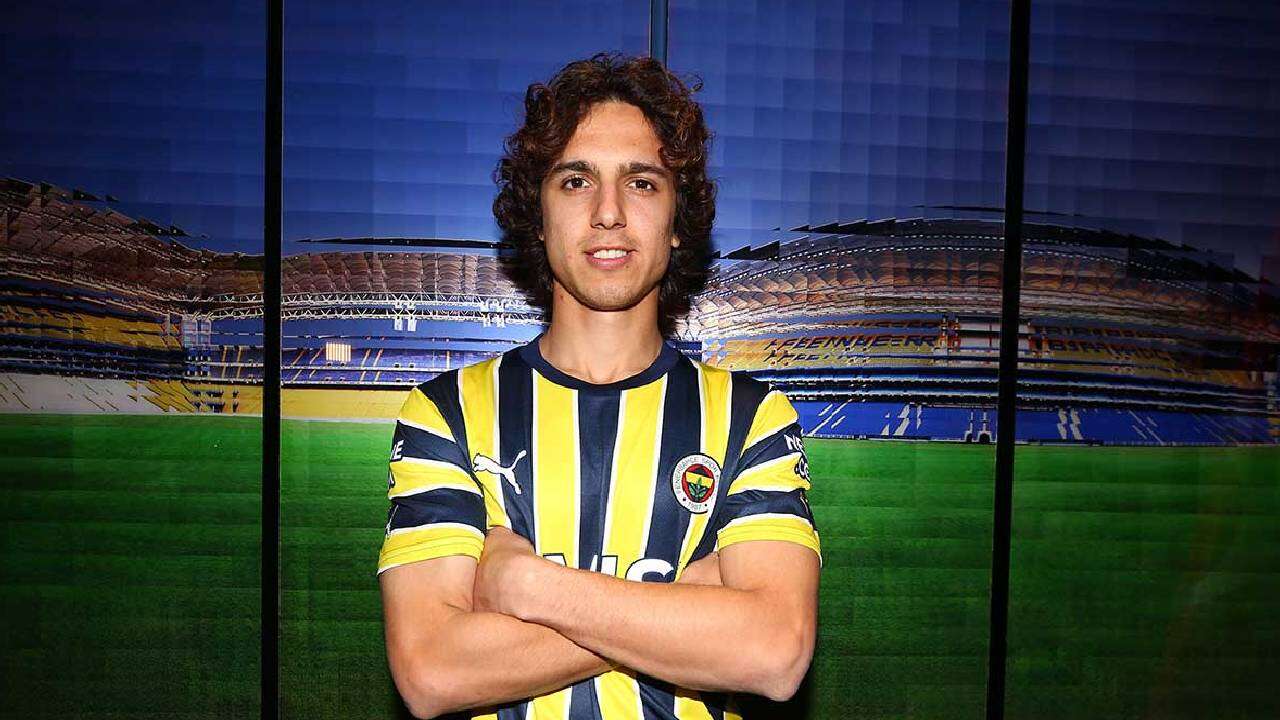 Fenerbahçe'de yaprak dökümü: İsmail Kartal gözünü yaşına bakmadı! 22 yaşındaki yıldız isim Süper Lig devine imzayı attı 3